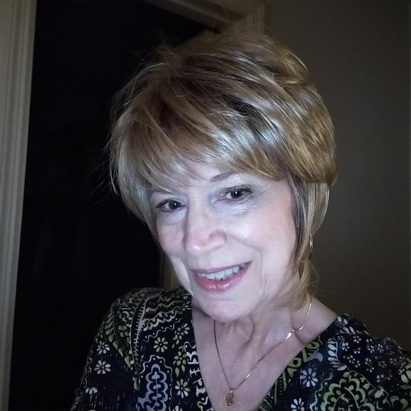 Meet your Posher, Patricia - Picture 2 of 2